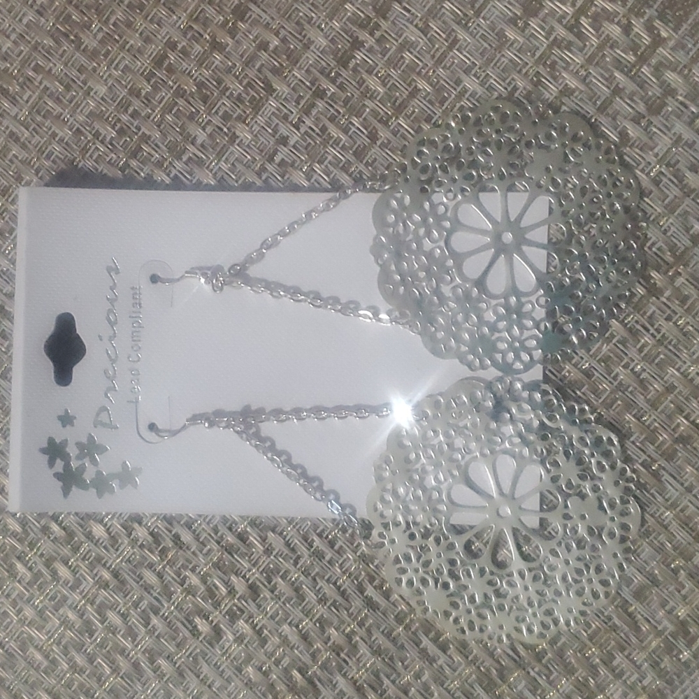 Flower earrings nwot